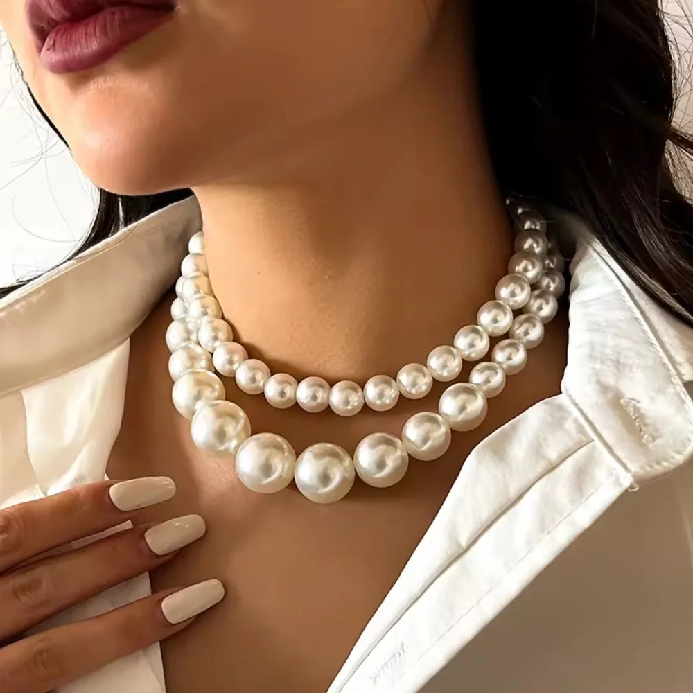 Vintage White Pearl Necklace - Picture 7 of 9